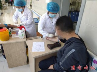 渭南高新区禁毒办联合卫食药监局组织辖区社区戒毒康复人员进行免费体检